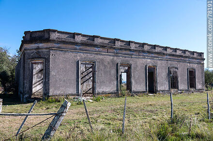 One of the many abandoned houses / ranches in the Uruguayan countryside. -  - URUGUAY. Photo #78191