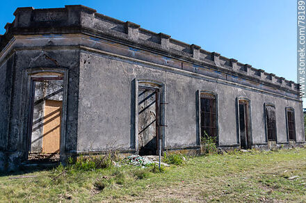 Una de las tantas casas/estancias abandonadas del campo uruguayo - Departamento de Maldonado - URUGUAY. Foto No. 78189