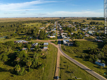 Vista aérea del pueblo Plácido Rosas - Departamento de Cerro Largo - URUGUAY. Foto No. 78278