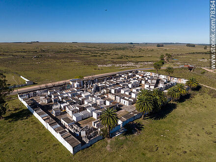 Vista aérea del cementerio de Nico Pérez - Departamento de Florida - URUGUAY. Foto No. 78364