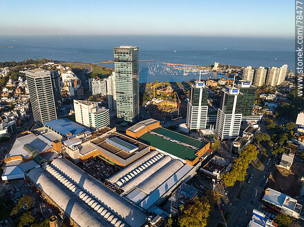 Vista aérea del Montevideo Shopping Center, torres y edificios circundantes. Puerto - Departamento de Montevideo - URUGUAY. Foto No. 78477