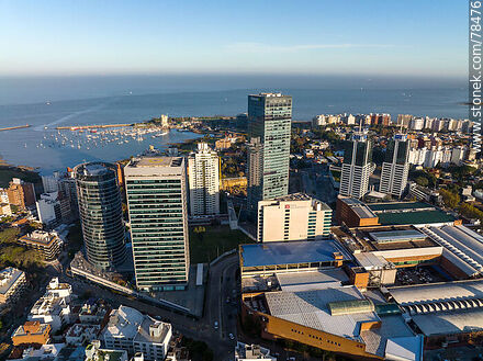 Vista aérea del Montevideo Shopping Center, torres y edificios circundantes. Puerto - Departamento de Montevideo - URUGUAY. Foto No. 78476