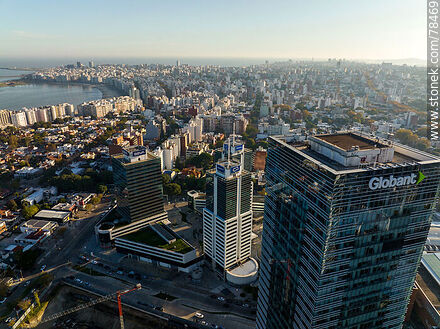 Vista aérea de las torres del barrio Buceo hacia Pocitos - Departamento de Montevideo - URUGUAY. Foto No. 78469