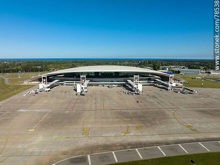 Vista aérea de la pista del aeropuerto - Departamento de Canelones - URUGUAY. Foto No. 78538