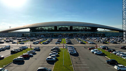 Vista aérea del parking del aeropuerto - Departamento de Canelones - URUGUAY. Foto No. 78503