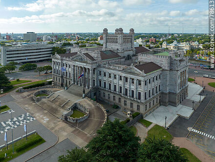 Vista aérea del Palacio Legislativo - Departamento de Montevideo - URUGUAY. Foto No. 78613