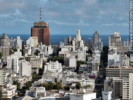 Vista aérea de edificios de Montevideo. IMM - Departamento de Montevideo - URUGUAY. Foto No. 78592