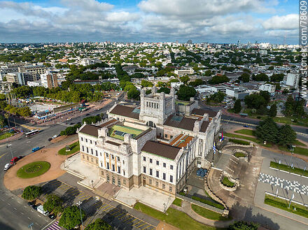Vista aérea del Palacio Legislativo - Departamento de Montevideo - URUGUAY. Foto No. 78609