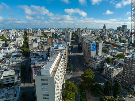 Vista aérea de las avenidas del Libertador y Rondeau - Departamento de Montevideo - URUGUAY. Foto No. 78585