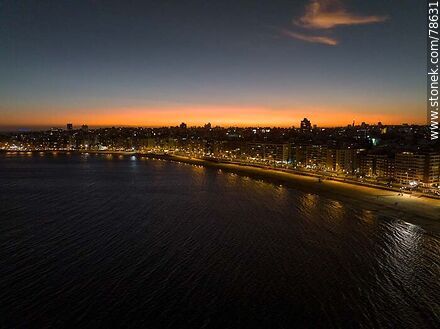 Vista aérea de la noche cayendo sobre la rambla de Pocitos - Departamento de Montevideo - URUGUAY. Foto No. 78631