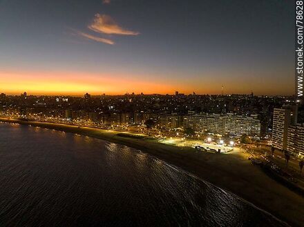Aerial view of the night falling on the Pocitos promenade. - Department of Montevideo - URUGUAY. Photo #78628