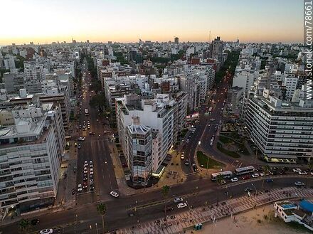 Vista aérea de la proa de Bvar. España y Av. Brasil al anochecer - Departamento de Montevideo - URUGUAY. Foto No. 78661