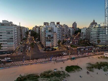 Vista aérea de la proa de Bvar. España y Av. Brasil al anochecer - Departamento de Montevideo - URUGUAY. Foto No. 78660