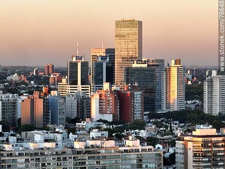 Vista aérea de los edificios de Pocitos y torres del Buceo - Departamento de Montevideo - URUGUAY. Foto No. 78648