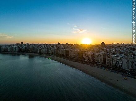 Vista aérea de la playa y rambla de Pocitos al caer el sol - Departamento de Montevideo - URUGUAY. Foto No. 78640