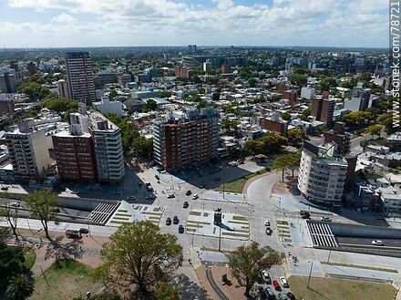 Vista aérea del by-pass de Avenida Italia, Ricaldoni y Av. Centenario - Departamento de Montevideo - URUGUAY. Foto No. 78721