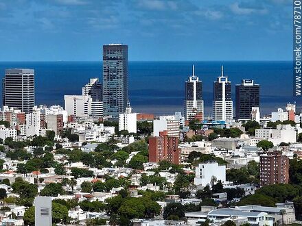 Vista aérea de los barrios Parque Batlle y Buceo - Departamento de Montevideo - URUGUAY. Foto No. 78710