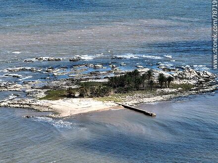 Vista aérea de la isla de las Gaviotas - Departamento de Montevideo - URUGUAY. Foto No. 78719