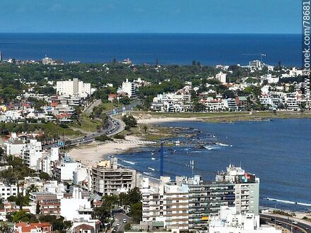 Vista aérea de la rambla O'Higgins y las playas Honda y de los Ingleses - Departamento de Montevideo - URUGUAY. Foto No. 78681
