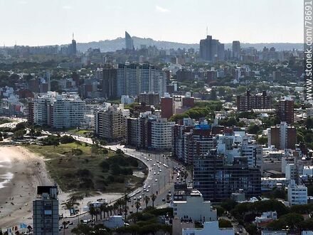 Vista aérea de Montevideo desde la  rambla Rep. de Chile en el Buceo hasta el Cerro - Departamento de Montevideo - URUGUAY. Foto No. 78691