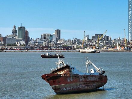Aerial photo of a junk ship in the bay of Montevideo. - Department of Montevideo - URUGUAY. Photo #78753