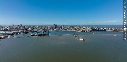 Foto aérea de la bahía de Montevideo - Departamento de Montevideo - URUGUAY. Foto No. 78757