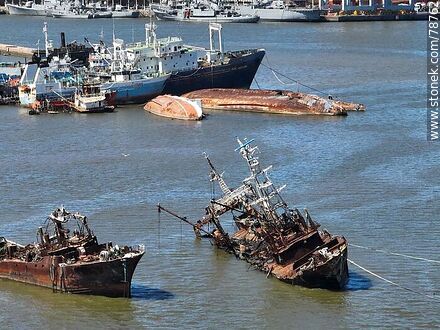 Aerial photo of Montevideo Bay. Junk ships - Department of Montevideo - URUGUAY. Photo #78762