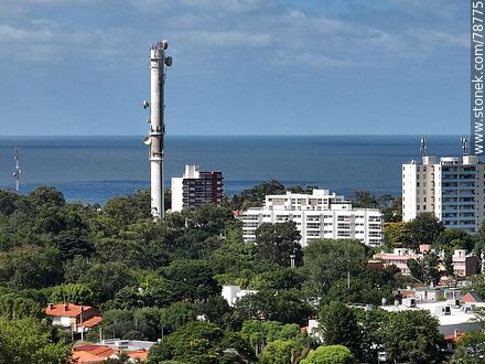 Foto aérea de la torre columna de microondas - Departamento de Canelones - URUGUAY. Foto No. 78775