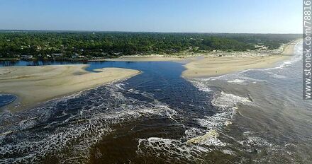 Aerial photo of the mouth of the Pando creek in the Río de la Plata. - Department of Canelones - URUGUAY. Photo #78816