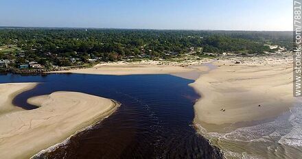 Foto aérea de la desembocadura del arroyo Pando en el Río de la Plata - Departamento de Canelones - URUGUAY. Foto No. 78817