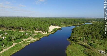 Foto aérea del arroyo Pando aguas arriba - Departamento de Canelones - URUGUAY. Foto No. 78824