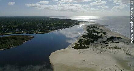 Foto aérea de las dunas de El Pinar entre el arroyo Pando y el Río de la Plata - Departamento de Canelones - URUGUAY. Foto No. 78841