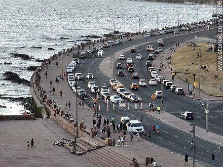 Aerial photo of the curve of the rambla and Ejido at sunset. Pedestrian rambla detour on Sunday - Department of Montevideo - URUGUAY. Photo #78866