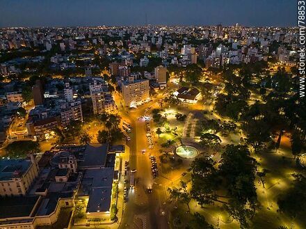 Foto aérea de la calle Pablo de María entre el Parque Rodó y el casino al nochecer - Departamento de Montevideo - URUGUAY. Foto No. 78853