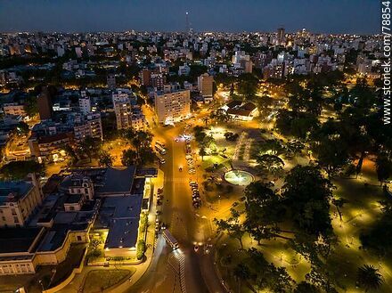 Foto aérea de la calle Pablo de María entre el Parque Rodó y el casino al nochecer - Departamento de Montevideo - URUGUAY. Foto No. 78854