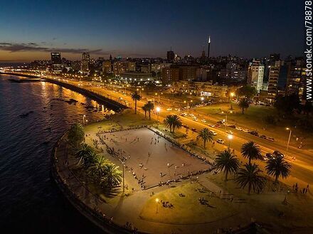 Aerial photo of the skating rink and the south promenade at nightfall. - Department of Montevideo - URUGUAY. Photo #78878