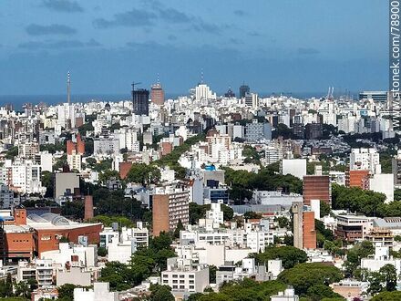 Foto aérea de la ciudad de Montevideo - Departamento de Montevideo - URUGUAY. Foto No. 78900