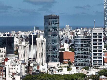 Foto aérea de edificios y torres del barrio Buceo - Departamento de Montevideo - URUGUAY. Foto No. 78906