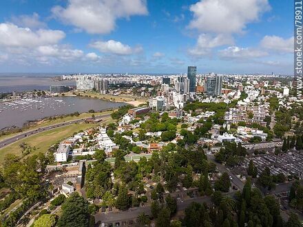Foto aérea del barrio Buceo próximo a la rambla - Departamento de Montevideo - URUGUAY. Foto No. 78911