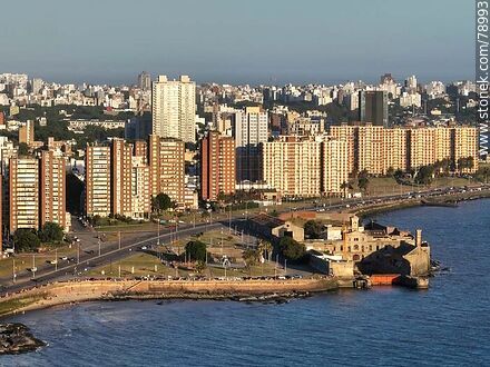 Vista aérea del dique Mauá, Plaza Rep. Argentina - Departamento de Montevideo - URUGUAY. Foto No. 78993