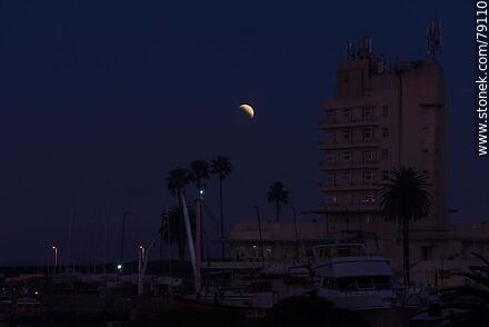 Eclipse parcial de luna en el Buceo al anochecer el 16 de julio de 2019 - Department of Montevideo - URUGUAY. Photo #79110