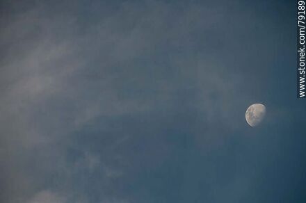 La luna entre las nubesThe moon among the clouds -  - MORE IMAGES. Photo #79189