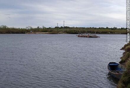 Raft for the El Parao stream crossing - Department of Treinta y Tres - URUGUAY. Photo #79704