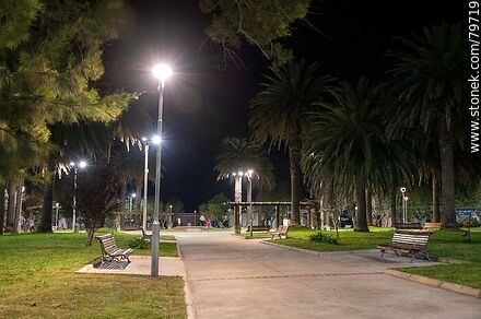Plaza de Solís de Mataojo en la noche - Departamento de Lavalleja - URUGUAY. Foto No. 79719