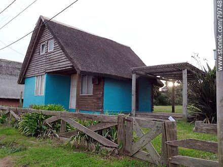 Casa con quincho - Departamento de Rocha - URUGUAY. Foto No. 79748
