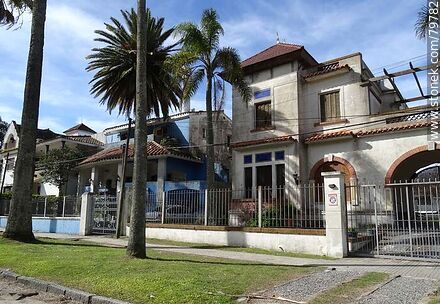 Old house on the rambla - Department of Canelones - URUGUAY. Photo #79782