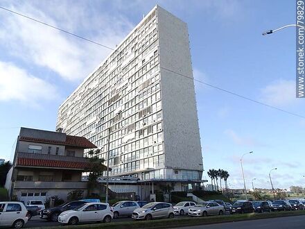 Edificio Panamericano - Departamento de Montevideo - URUGUAY. Foto No. 79829