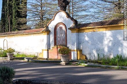 Muro lindero con la residencia presidencial. Jardín Botánico - Departamento de Montevideo - URUGUAY. Foto No. 79903