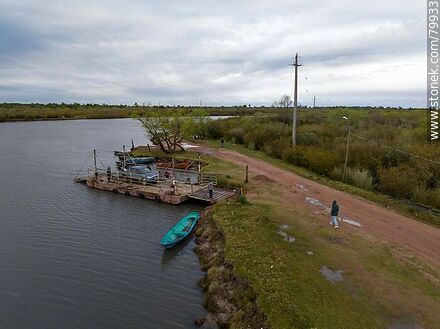 Vista aérea de la balsa para cruzar el arroyo El Parao - Departamento de Treinta y Tres - URUGUAY. Foto No. 79933