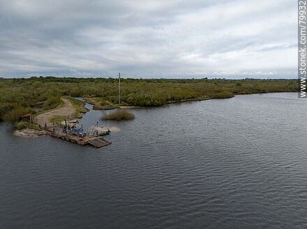 Vista aérea de la balsa para cruzar el arroyo El Parao - Department of Treinta y Tres - URUGUAY. Photo #79932